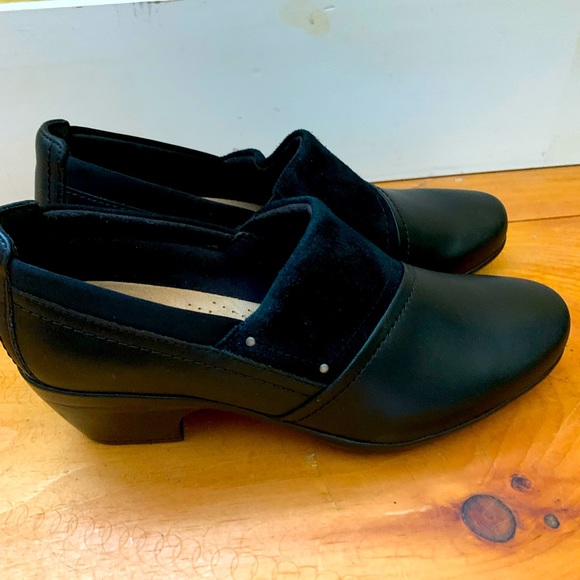 Brand new Clark's size 9 - Picture 1 of 4